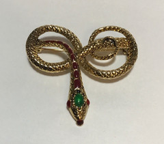 1985 Metropolitan Museum of Art MMA Gold Tone Snake Brooch Enamel Green Cabochon