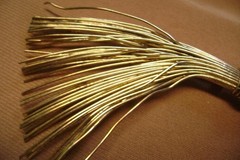 VINTAGE WISK /BRUSH/BROOM WIRED 2.5″ LENTH GOLD TONE BROOCH