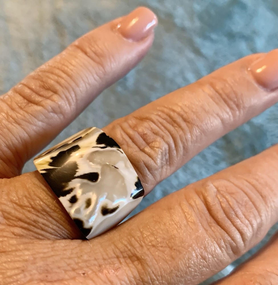 Vintage Stunning Carved Mother Of Pearl (Zebra Colors) Ring -Size 5.25