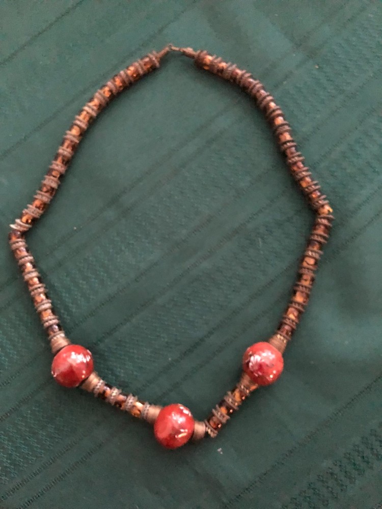 VINTAGE 24 INCH GLASS BEAD NECKLACE