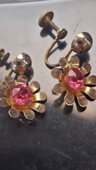 Vintage Gold Tone Pink Rhinestone Flower Screw Back Earrings Unsigned Retro…