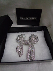 Estate Jewelry R.J. GRAZIANO Silvertone RIBBON BOW Austrian Crystals Brooch Pin