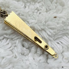 Vintage Fan Necklace Gold Tone Collapsable Pendent 2 Scenes 24″ Chain