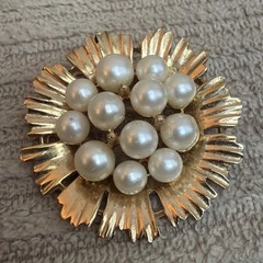 Crown Trifari Textured Gold Tone Faux Pearl Birds Nest Brooch MCM Flower