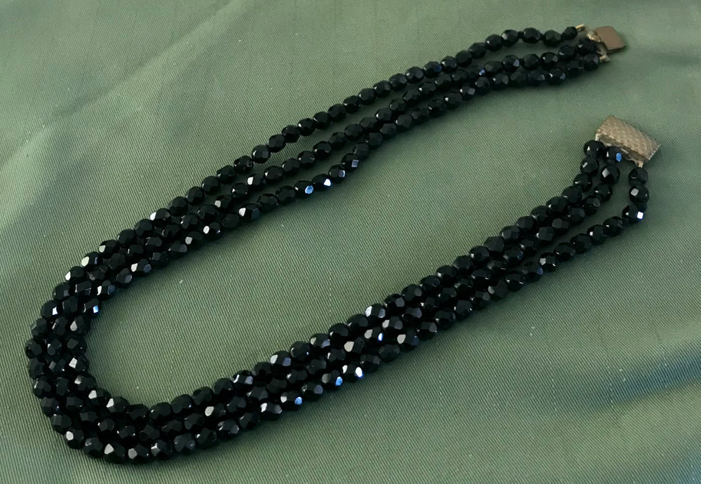 GORGEOUS 3-STRAND BLACK CRYSTALS VINTAGE NECKLACE – 43 cm (17”)