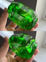 Vintage Chunky Daisy Carved Green Apple Juice Prystal Bakelite Clamper Bracelet