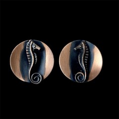 Vintage Genuine Copper Seahorse Clip Earrings 1.25″ Oxidized Nautical Beach