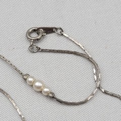Vintage Serpentine Station Chain Necklace Silver tone White Bead 28″