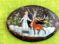 Russian Lacquer Hand Painted Brooch (signed) Vintage Winter Scene Oval