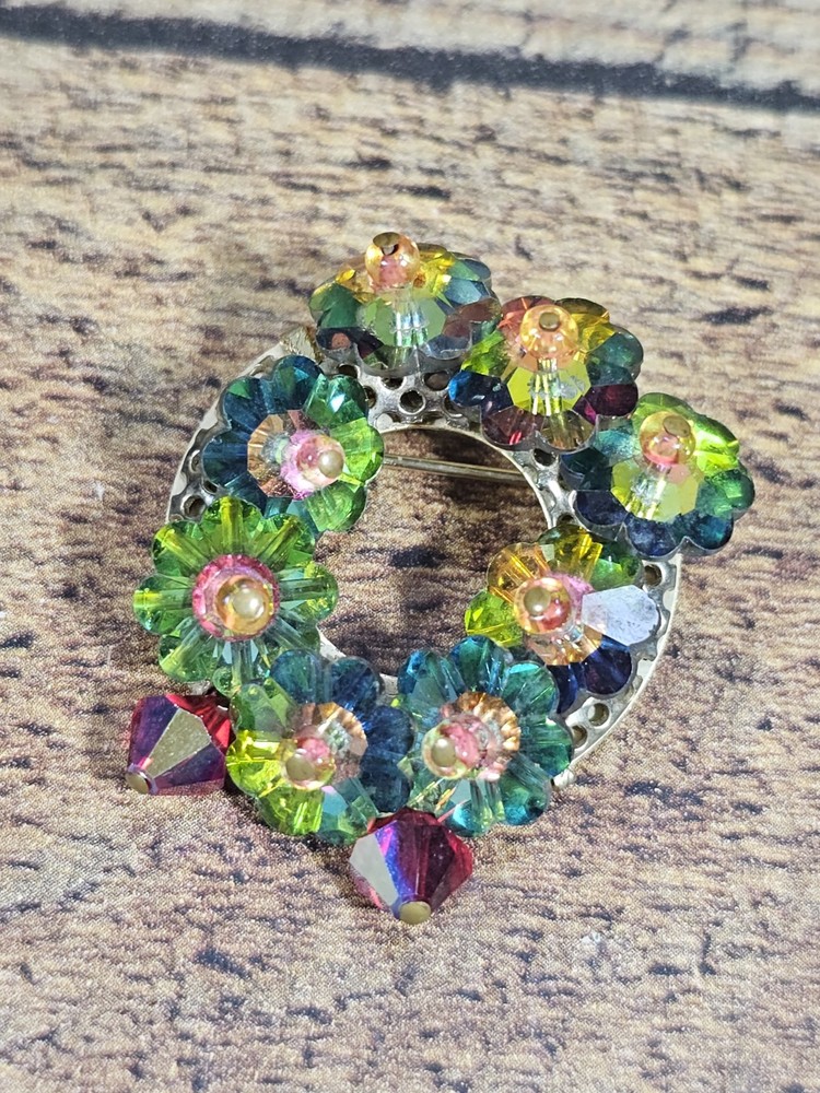 VTG Goldtone Wired Margarita Floral Rivoli Glass Open Wreath Brooch, 1.5″
