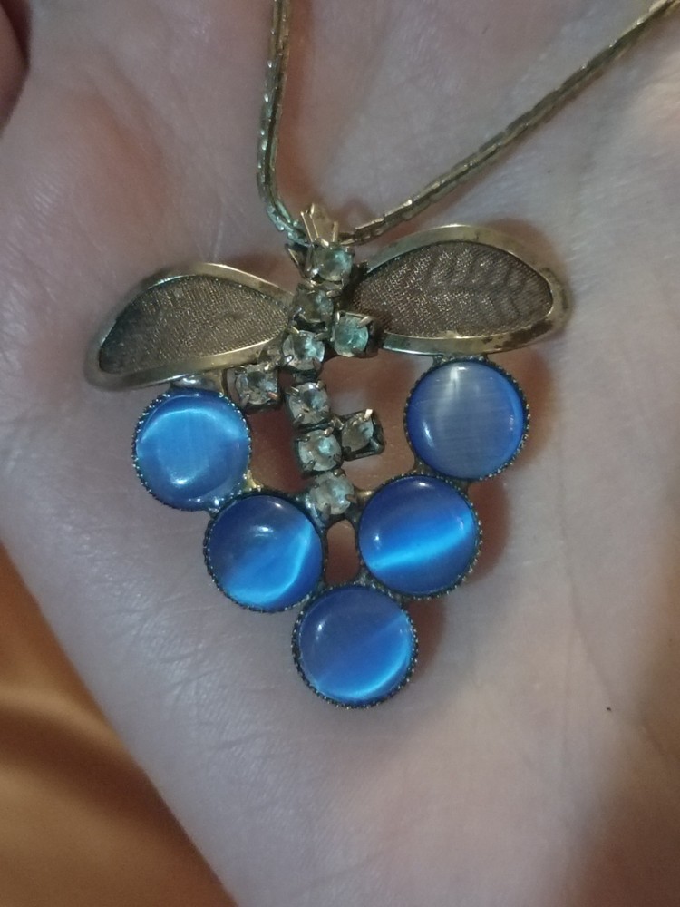 Vintage Beautiful 18k White Gold Plated Blue Cats Eye Rhinestone Grape Necklace