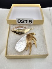 Vintage MOP Shell Leaf Brooch Pair Gold Tone Signed LC Liz Claiborne 0215