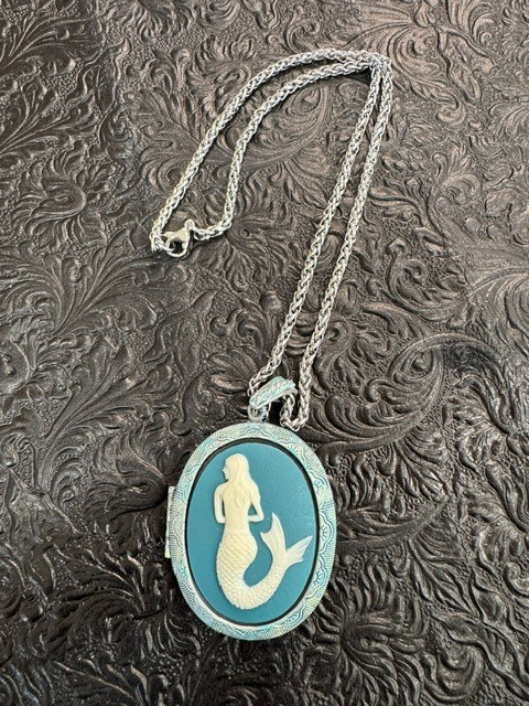 Vintage Mermaid Cameo Locket Necklace Silver Tone Teal Oval Photo Locket Fantasy