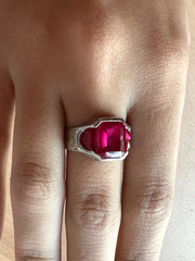 VINTAGE 10K WHITE GOLD LARGE RED SYNTHETIC RUBY MEN’S WOMEN’S UNISEX RING