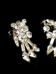Vintage Good Quality Rhinestone Clip Earrings Silver Tone 1.5″ Long Pear Shape