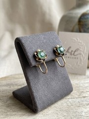 Vintage 1950s 1/20 12K Gold Filled Green Rhinestone Flower Screw Back Earrings