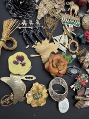 Lot Of 140 Brooches Pins – Many Signed – Silver Gold Tone Wholesale Resell J108a