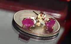 14k yellow gold earrings 1.00ct natural, treated ruby stud vintage 0.6gr N2948H