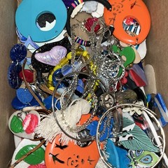 3lbs + Vintage/Modern Costume Jewelry Lots Mix Box Wearable Pieces