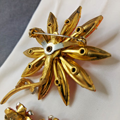 Vintage Selro Selini? Lucite & Rhinestone Gold Tone Floral Set Brooch & Earrings