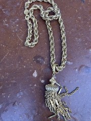 1960’S MONET GOLD-TONE ROPE CHAIN TASSEL ‘DAMITA’ NECKLACE BOOK PIECE 23″