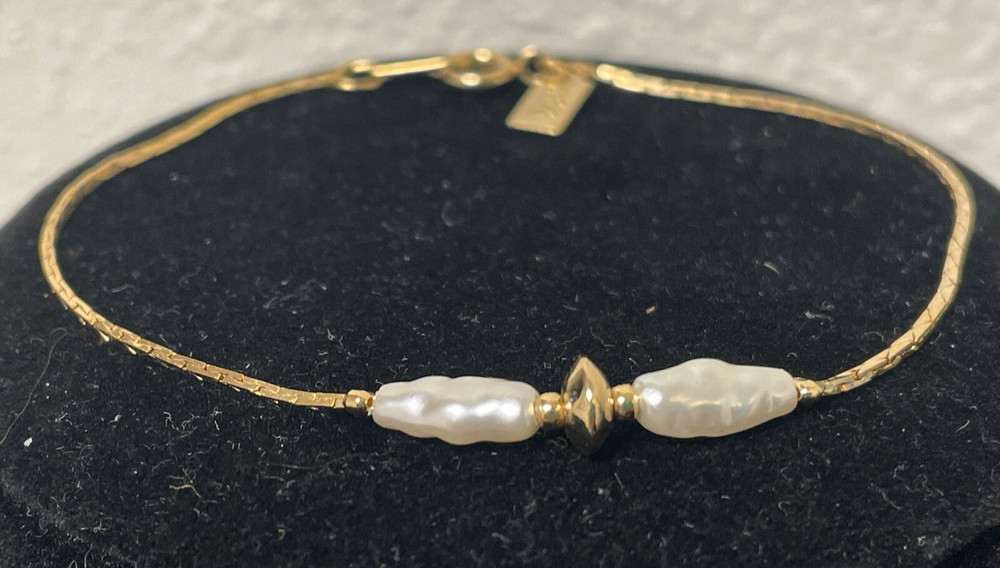 Vintage signed lady Remington LR gold tone opalescent shell dainty Bracelet