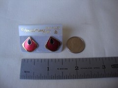 VINTAGE 1970s SAMUEL HUANG DESIGNER CLOISONNE RETRO MOD BLACK & RED STUD EARRING
