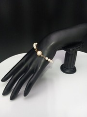 CAROLEE Gold Tone Hand Knotted White Faux Pearls Box Closure Size 7 Bracelet