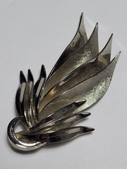 Vintage Silvertone Leaves Foliage Flame 3D Brooch Mid Century Fashion Jewelry