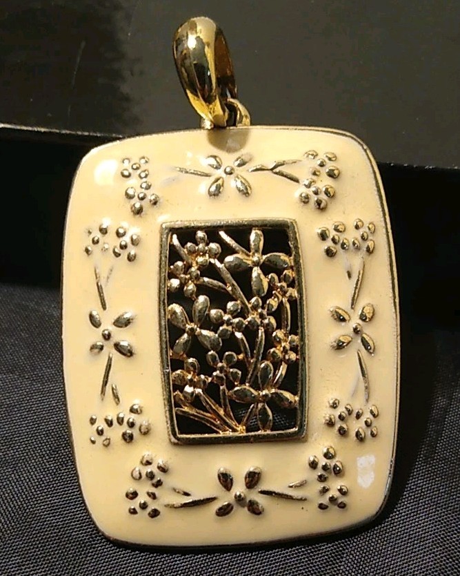 HAND ENAMELED FLORAL GOLD Off White FRAMED FORGET ME NOT CARTOUCHE PENDANT (403)
