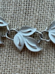 Vtg Coro Necklace Choker White & Silver-toned Enamel Leaf Adjustable Length