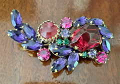 VTG. SIGNED WEISS PURPLE & PINK RHINESTONE BROOCH / RARE FANTASY INVERTED STONE