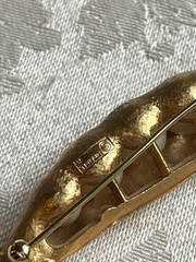 VTG Alfred Philippe Trifari Gold Tone “Pea Pod” Brooch Faux Pearls & Rhinestones