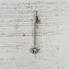 VINTAGE STERLING SILVER SKI POLE 925 BROOCH PIN RETRO PRETTY SIGNED WINTER SPORT
