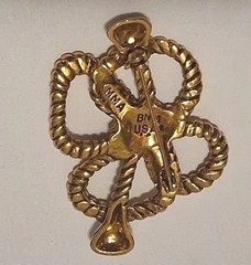 Vintage Metropolitan Museum of Art Signed MMA BNM USA Bow Rope Knot Brooch
