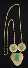 Vtg Faux Jade Glass Gold Tone Textured Disc Runway Necklace About 30″ No Clasp