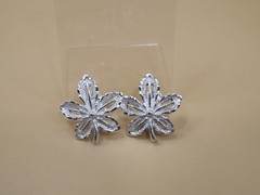 1960’s Sarah Coventry Ivy Leaf SIlver Tone Brooch & Clip Earrings Set