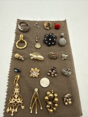 Vintage Jewelry Silver Gold Tone Lot Mismatched Wearable (20 Single Earrings)