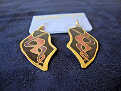 VINTAGE SAMUEL HUANG CLOISONNE HOOK DANGLE EARRINGS BLACK PINK & PURPLE ENAMEL