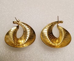Vintage Style Gold Tone Push Back Earrings