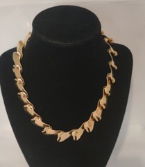 Vtg MONET Goldtone Necklace! EUC