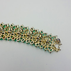 Vintage Thermoset Bracelet Green Goldtoned With Safety Chain Size 6