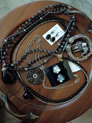 Black/Silver Tone Costume Jewelry Lot Necklaces-Bracelet-Pin-Earrings Mixed…