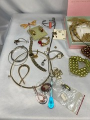 N/A Vintage & Modern Costume Jewelry Lot – Necklaces, Earrings, Brooches & More