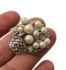 Vintage Retro silver Tone Faux Pearl Flora Bouquet basket Brooch Pin