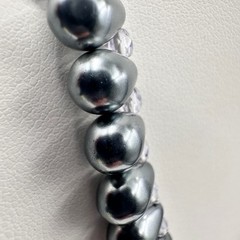 Vintage 80s 90s Elegant Silver Tone Teardrop Pearl-Style Beaded Necklace Jewelry