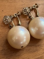 Vintage Napier Huge Pearl Cabochon Filigree Gold Dangle Drop Clip On Earrings