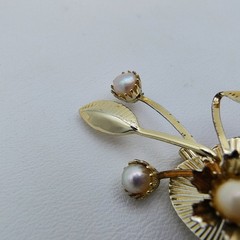 Vintage Floral Spray Brooch Gold Tone Faux Pearl Cottagecore Garden Party Flower