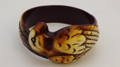 Vintage Carved Parrot Bird Bangle Bracelet Laquer Bone Horn MCM L@@K