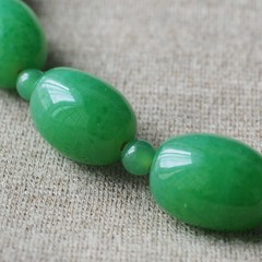 Vintage Green Glass Oval Bead Necklace 44cm 17.3 in Faux Jade Stone Jewelry